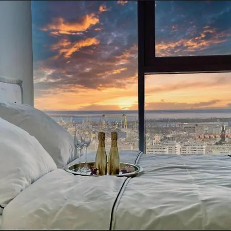 Hanza Tower Sky Gold 24 Sauna & Jacuzzi & Pool & Lägenhet