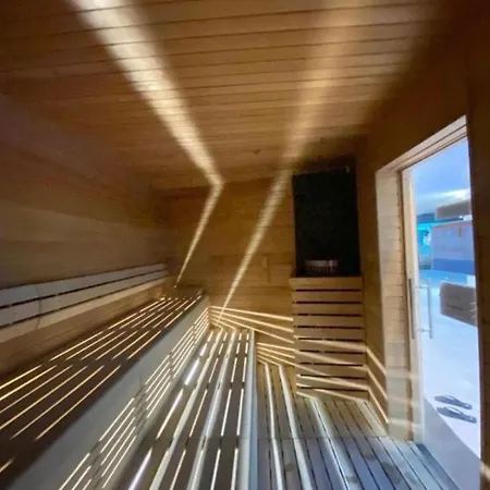 Hanza Tower Sky Gold 24 Sauna & Jacuzzi & Pool & Lägenhet